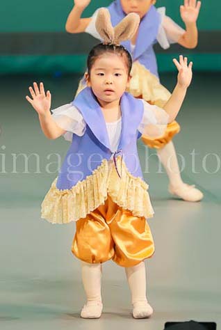 7272